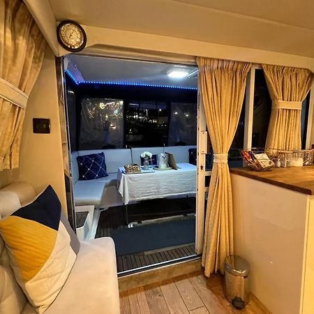 Luxury 40 Foot Yacht On 5 Star Ocean Village Marina Southampton - Minutes Away From City Centre And Cruise Terminals - Free Parking Included ภายนอก รูปภาพ