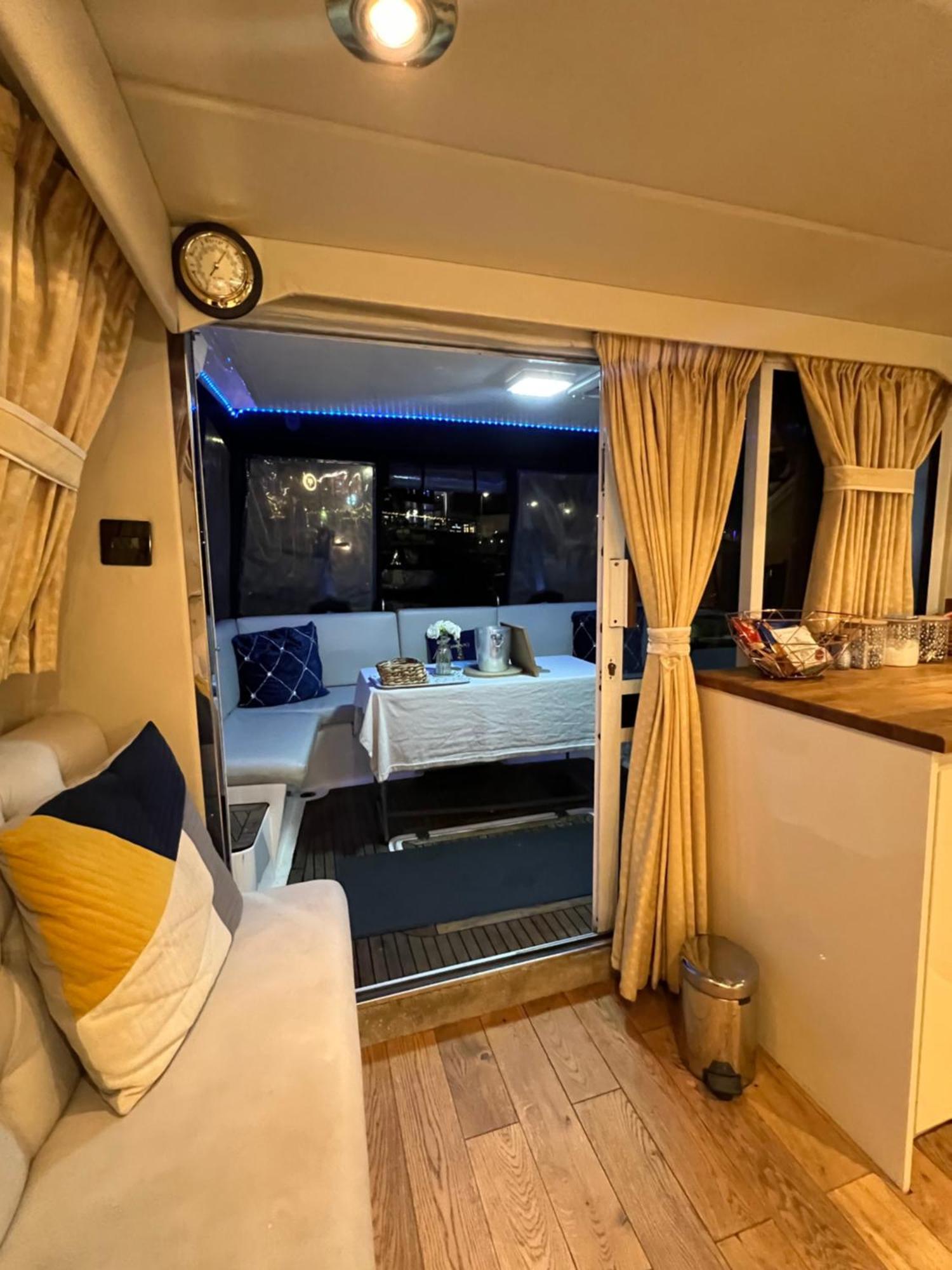 Luxury 40 Foot Yacht On 5 Star Ocean Village Marina Southampton - Minutes Away From City Centre And Cruise Terminals - Free Parking Included ภายนอก รูปภาพ