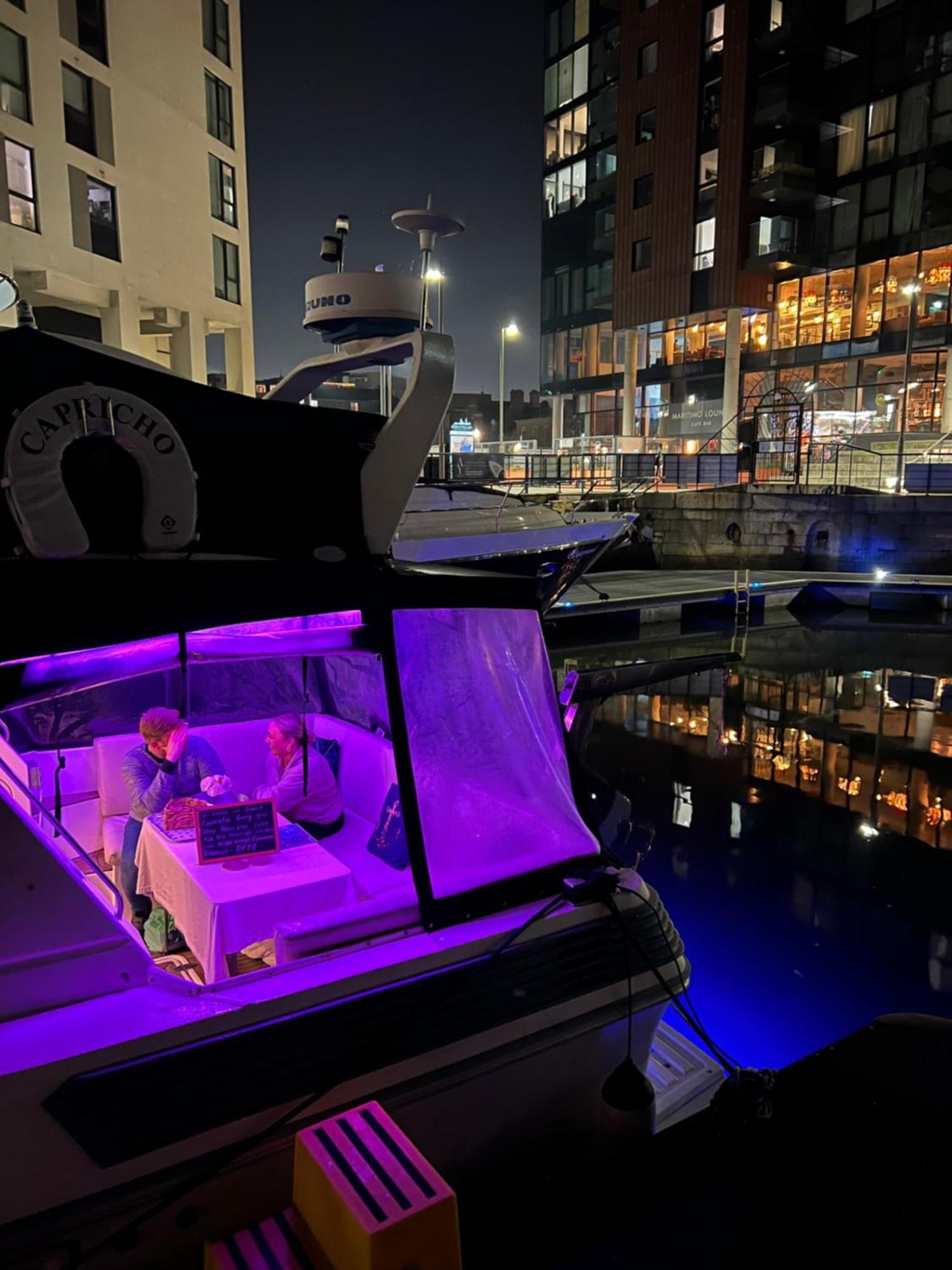 Luxury 40 Foot Yacht On 5 Star Ocean Village Marina Southampton - Minutes Away From City Centre And Cruise Terminals - Free Parking Included ภายนอก รูปภาพ
