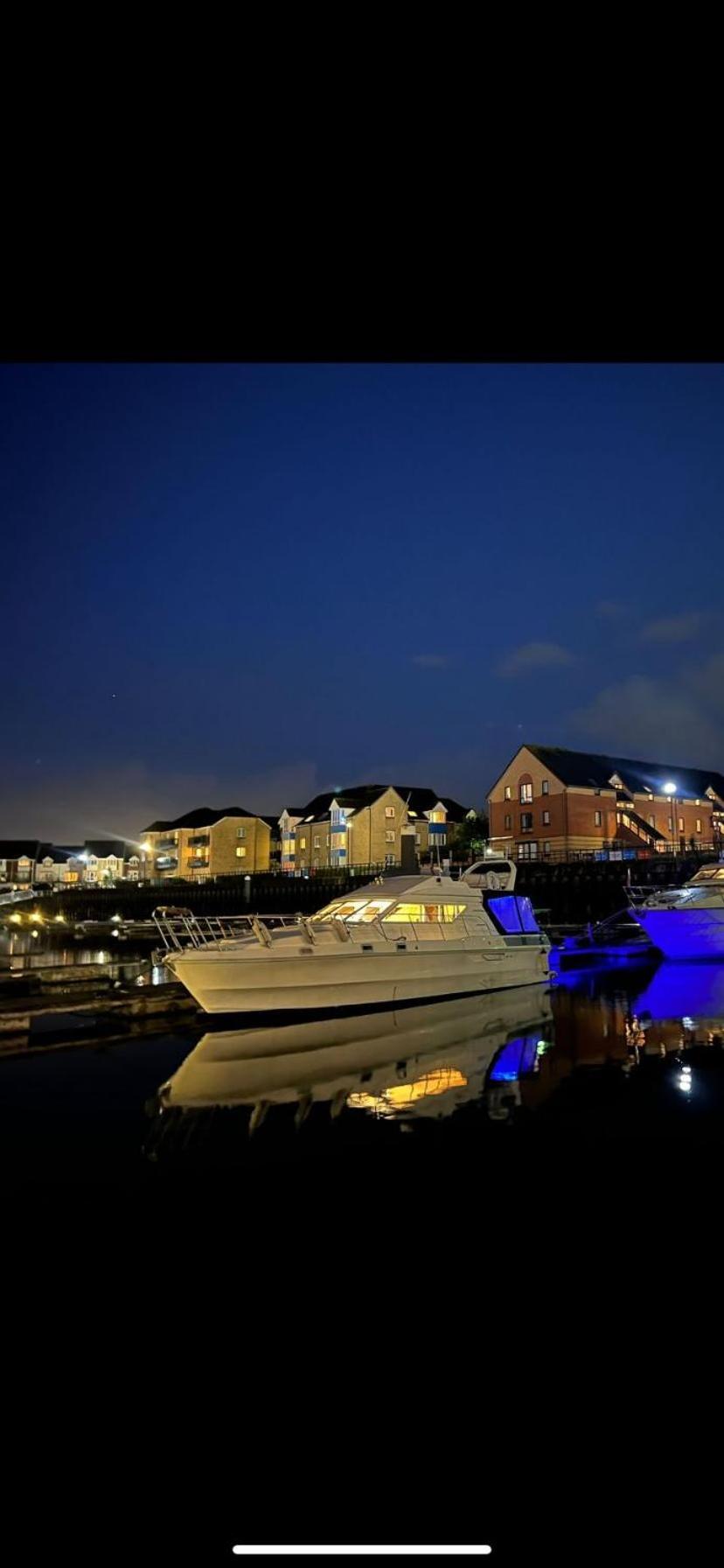 Luxury 40 Foot Yacht On 5 Star Ocean Village Marina Southampton - Minutes Away From City Centre And Cruise Terminals - Free Parking Included ภายนอก รูปภาพ