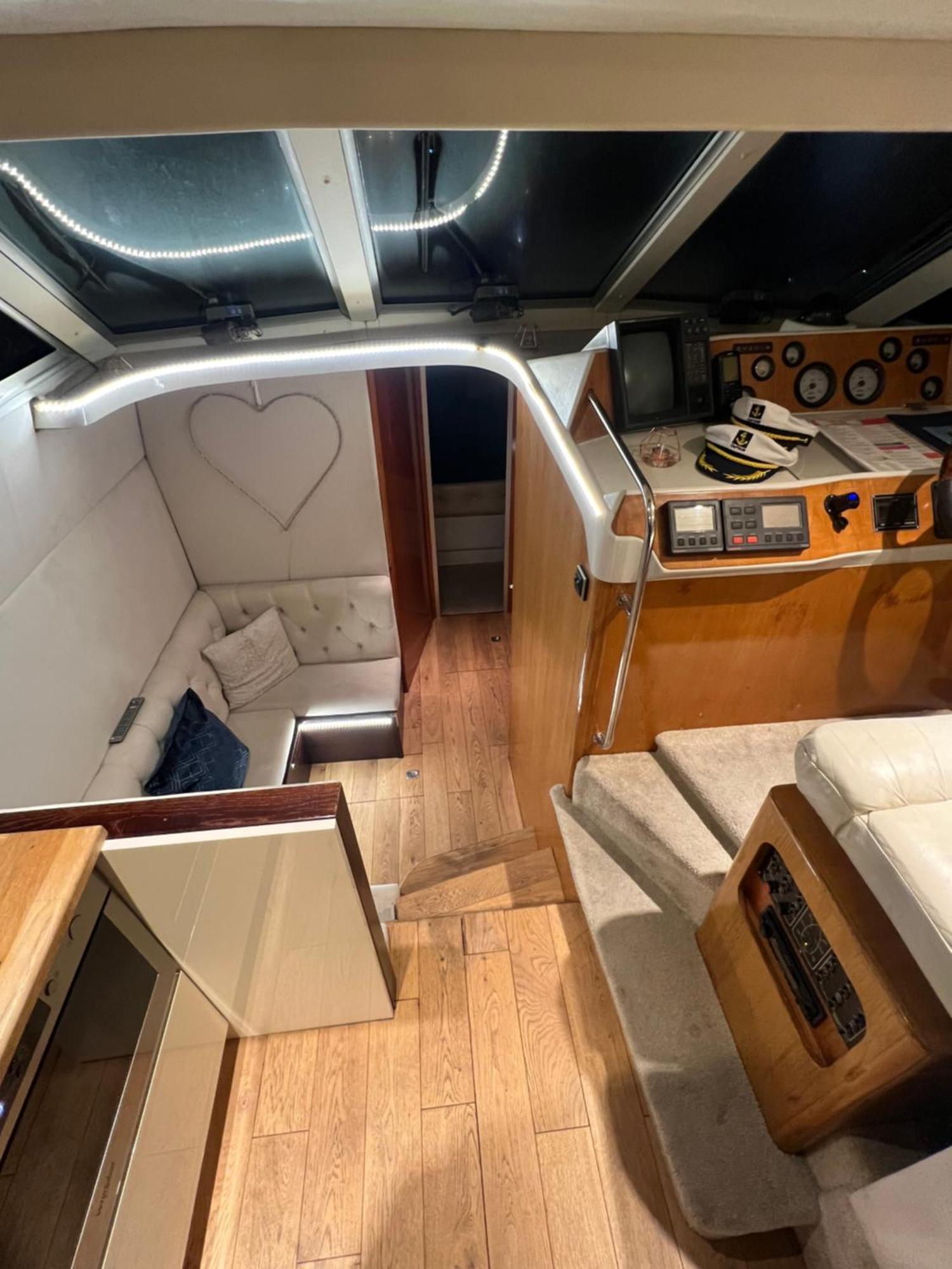 Luxury 40 Foot Yacht On 5 Star Ocean Village Marina Southampton - Minutes Away From City Centre And Cruise Terminals - Free Parking Included ภายนอก รูปภาพ