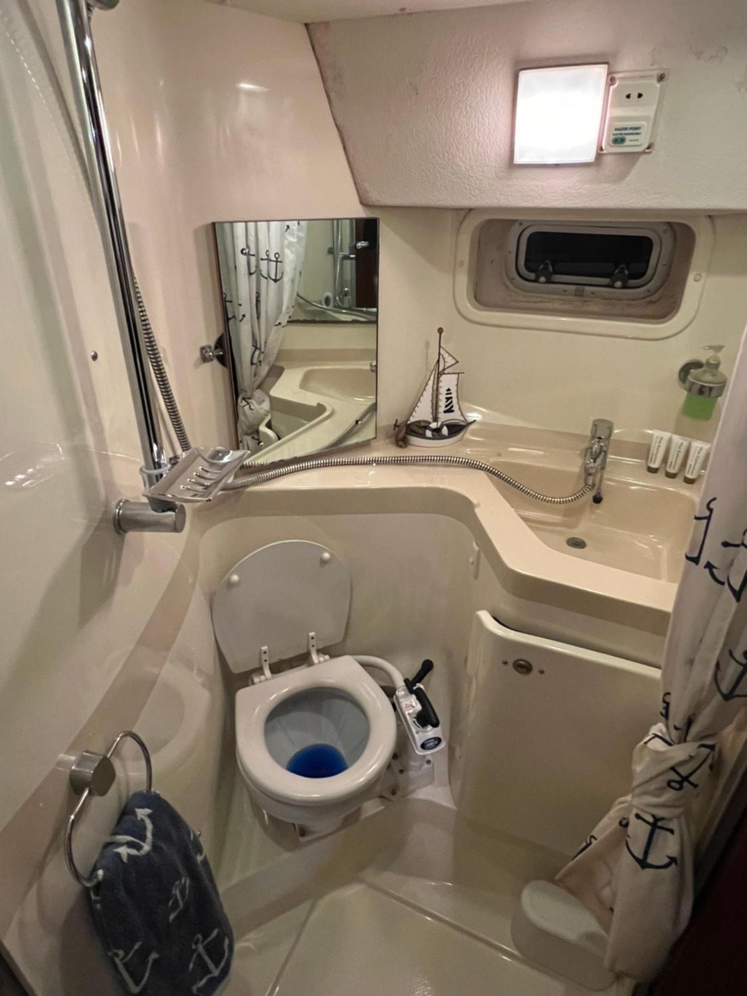 Luxury 40 Foot Yacht On 5 Star Ocean Village Marina Southampton - Minutes Away From City Centre And Cruise Terminals - Free Parking Included ภายนอก รูปภาพ