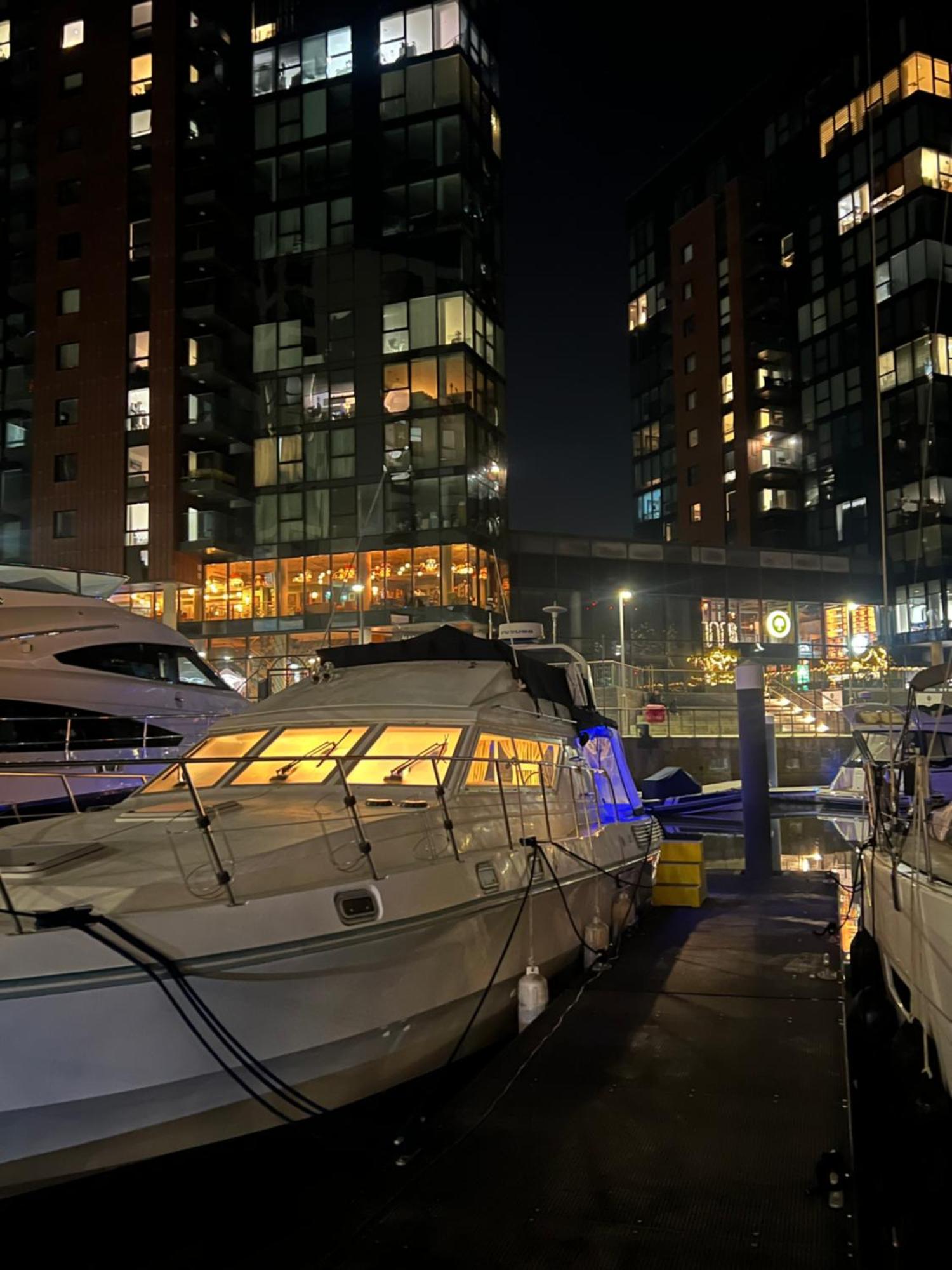 Luxury 40 Foot Yacht On 5 Star Ocean Village Marina Southampton - Minutes Away From City Centre And Cruise Terminals - Free Parking Included ภายนอก รูปภาพ