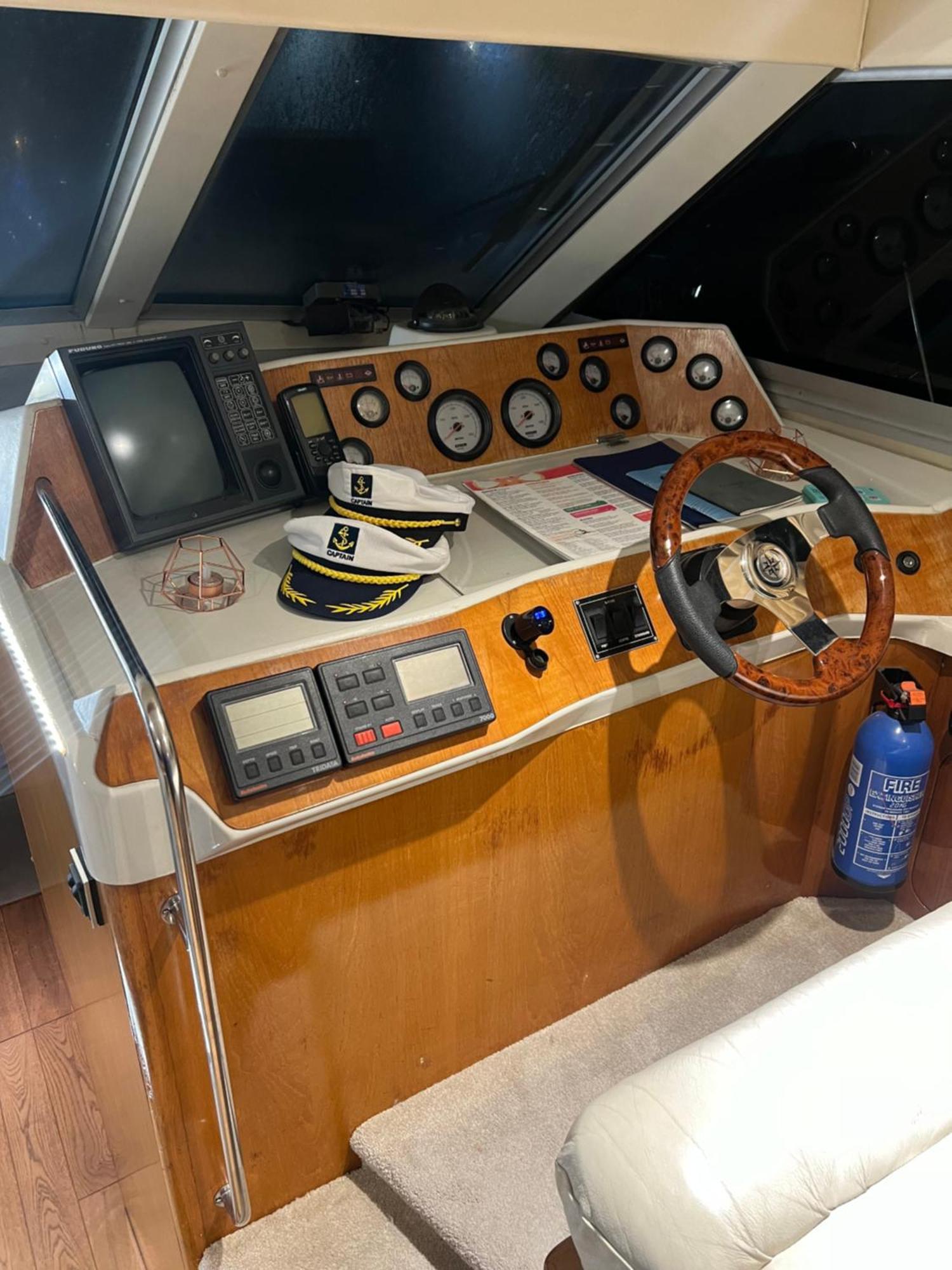 Luxury 40 Foot Yacht On 5 Star Ocean Village Marina Southampton - Minutes Away From City Centre And Cruise Terminals - Free Parking Included ภายนอก รูปภาพ