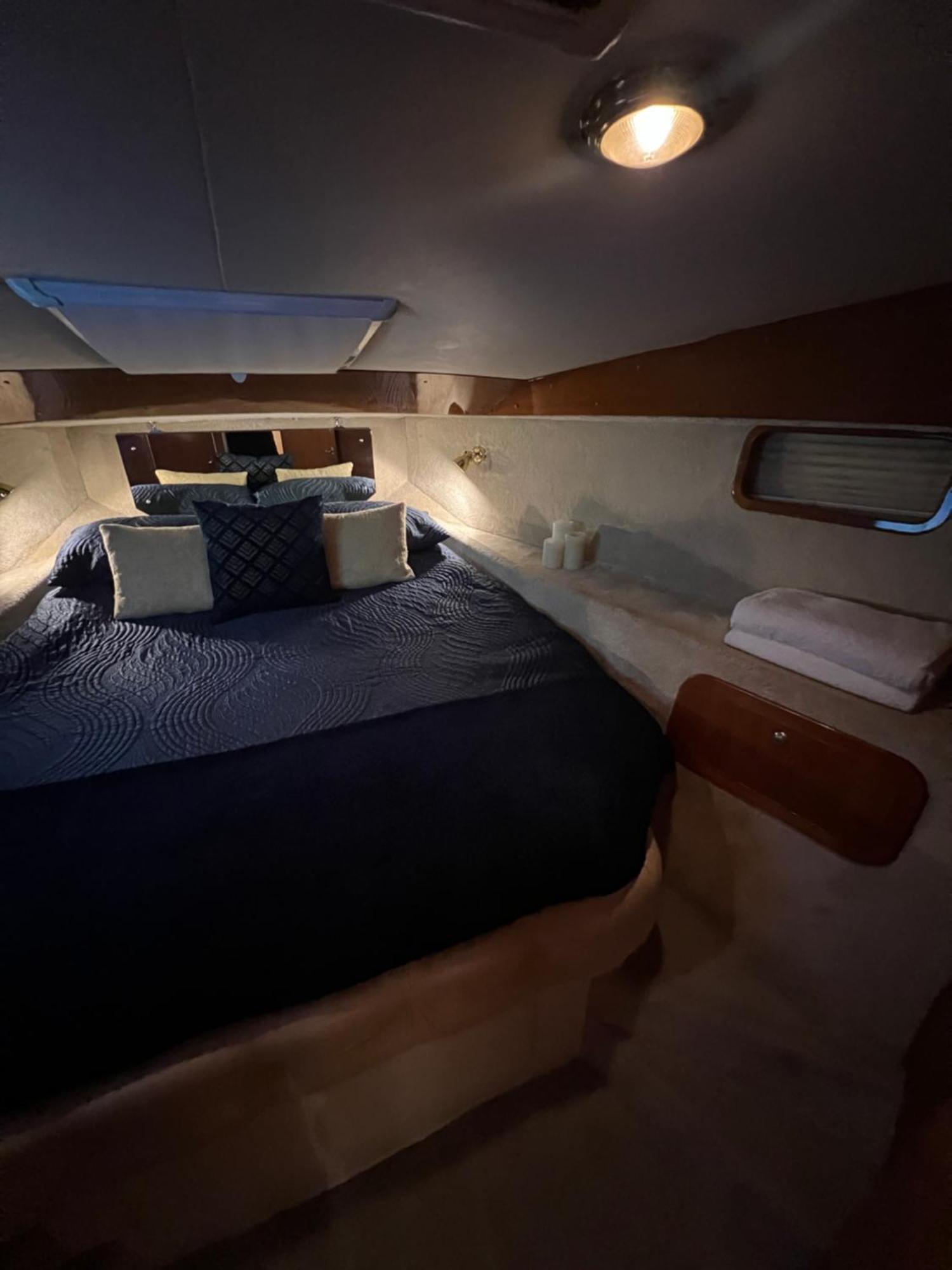 Luxury 40 Foot Yacht On 5 Star Ocean Village Marina Southampton - Minutes Away From City Centre And Cruise Terminals - Free Parking Included ภายนอก รูปภาพ