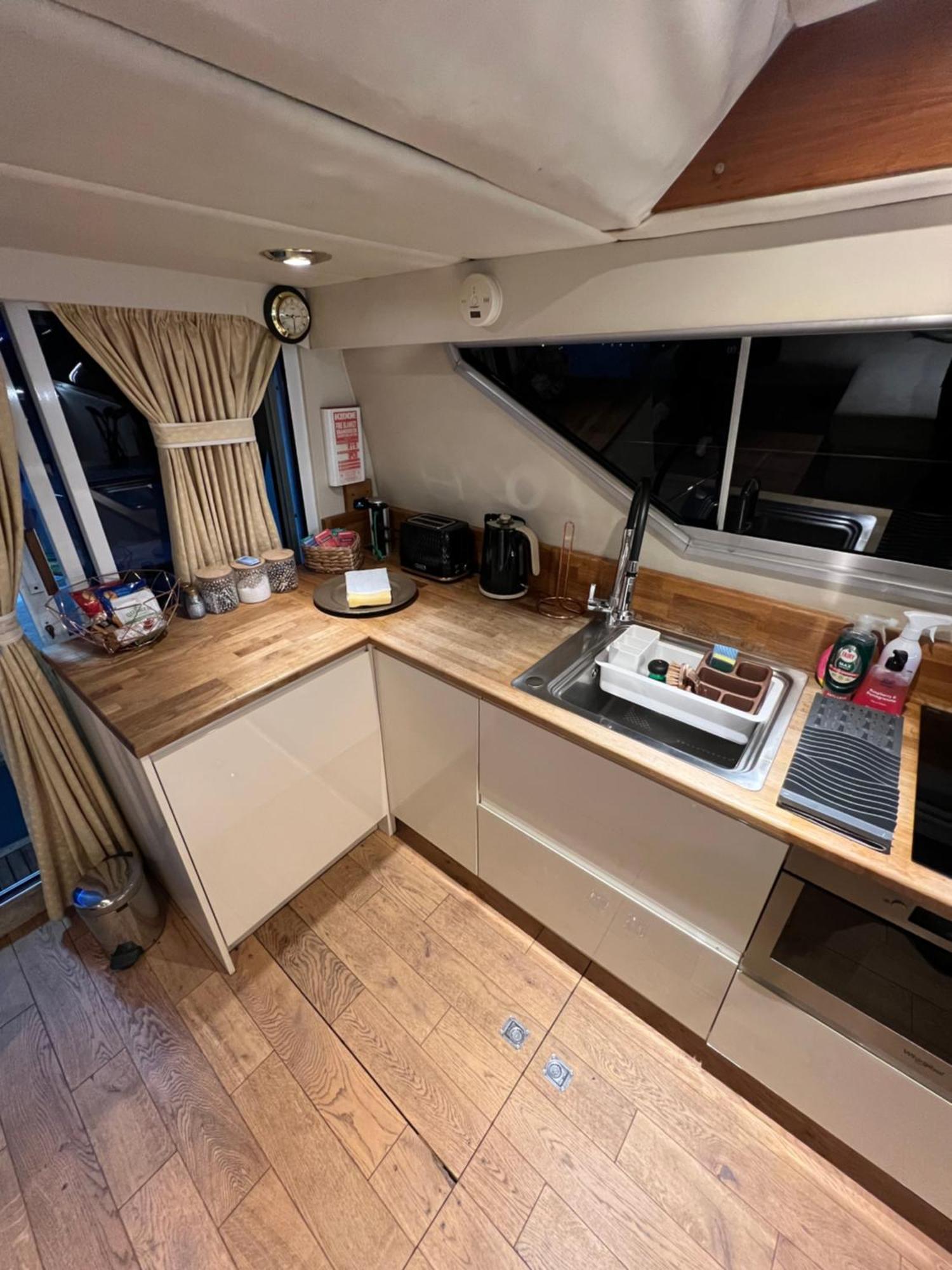 Luxury 40 Foot Yacht On 5 Star Ocean Village Marina Southampton - Minutes Away From City Centre And Cruise Terminals - Free Parking Included ภายนอก รูปภาพ