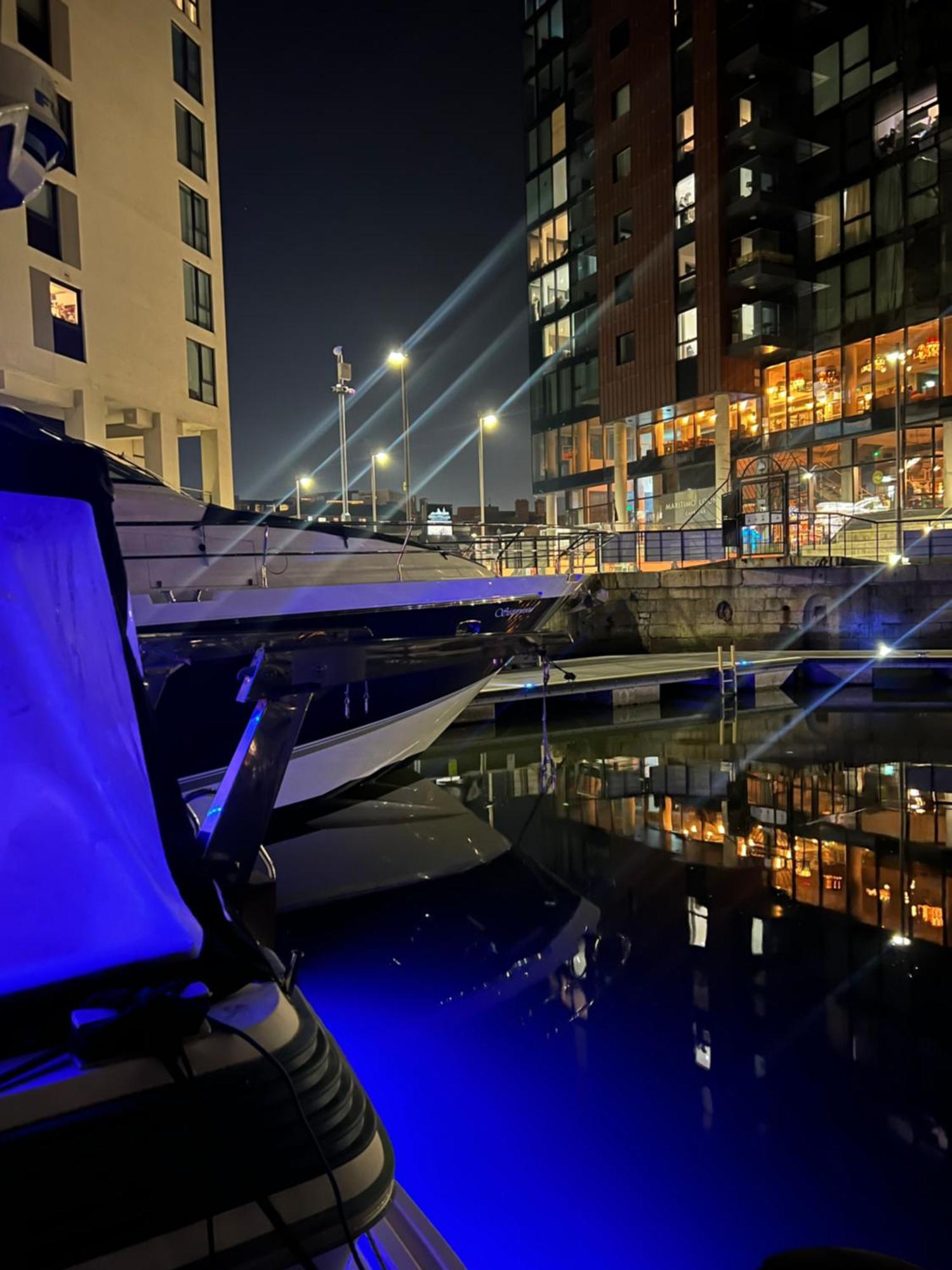 Luxury 40 Foot Yacht On 5 Star Ocean Village Marina Southampton - Minutes Away From City Centre And Cruise Terminals - Free Parking Included ภายนอก รูปภาพ